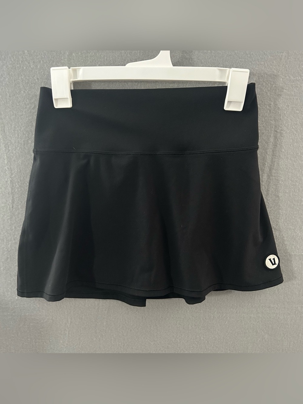 Vuori Volley Logo Skirt Size Small Black Performence Skort